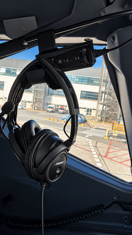 Bose A20 B737 headset mount installed in a Boeing 737 cockpit